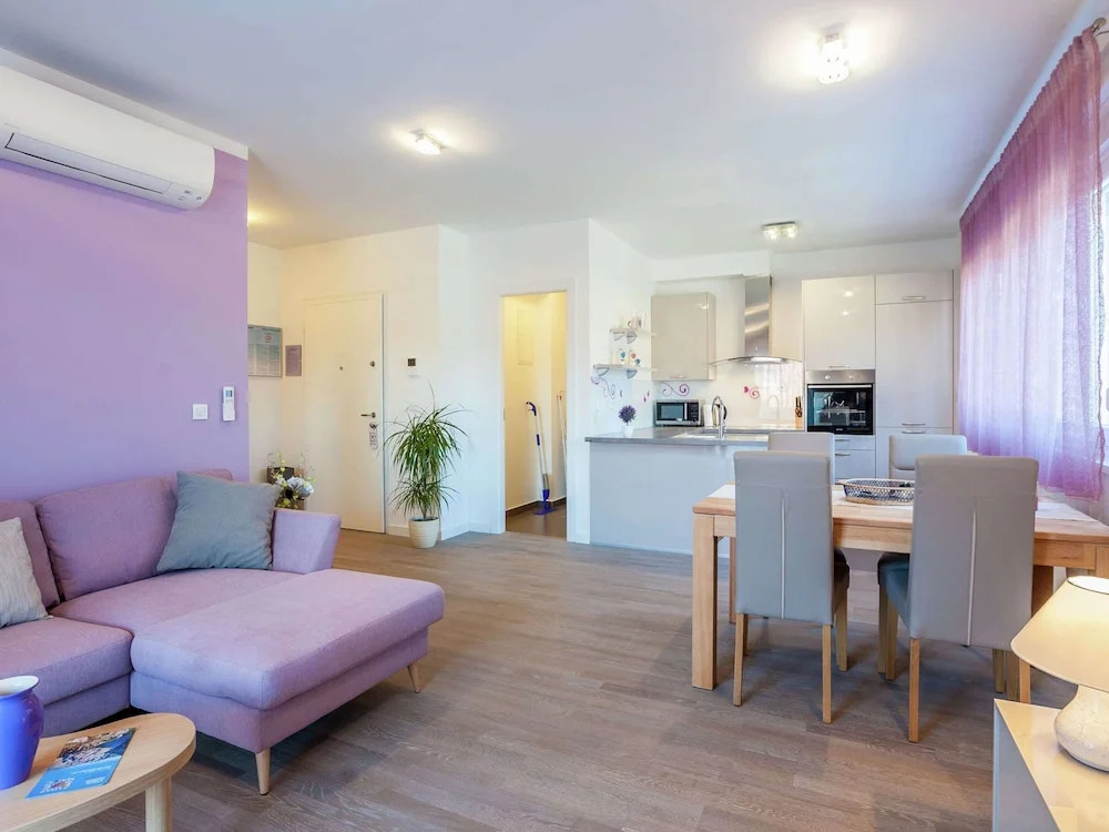 Modern Newly Built Apartment, Geat Location, Private Parking Space, WiFi