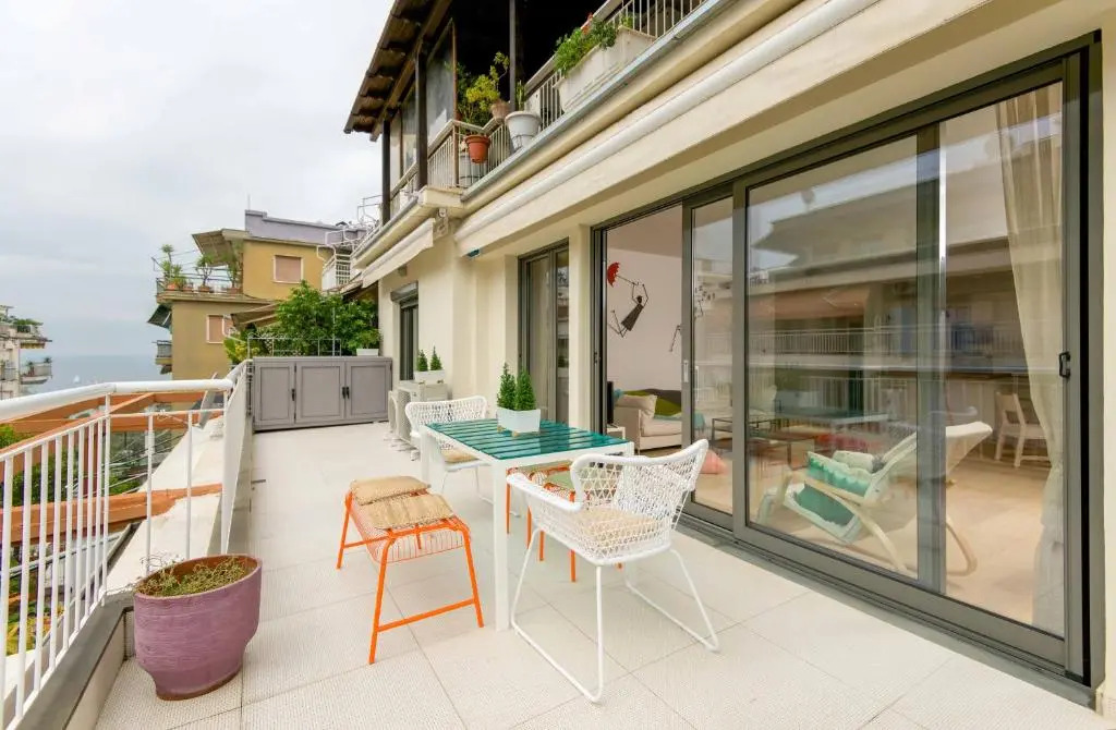 Brand new stylish 3 bdrm apartment with terrace