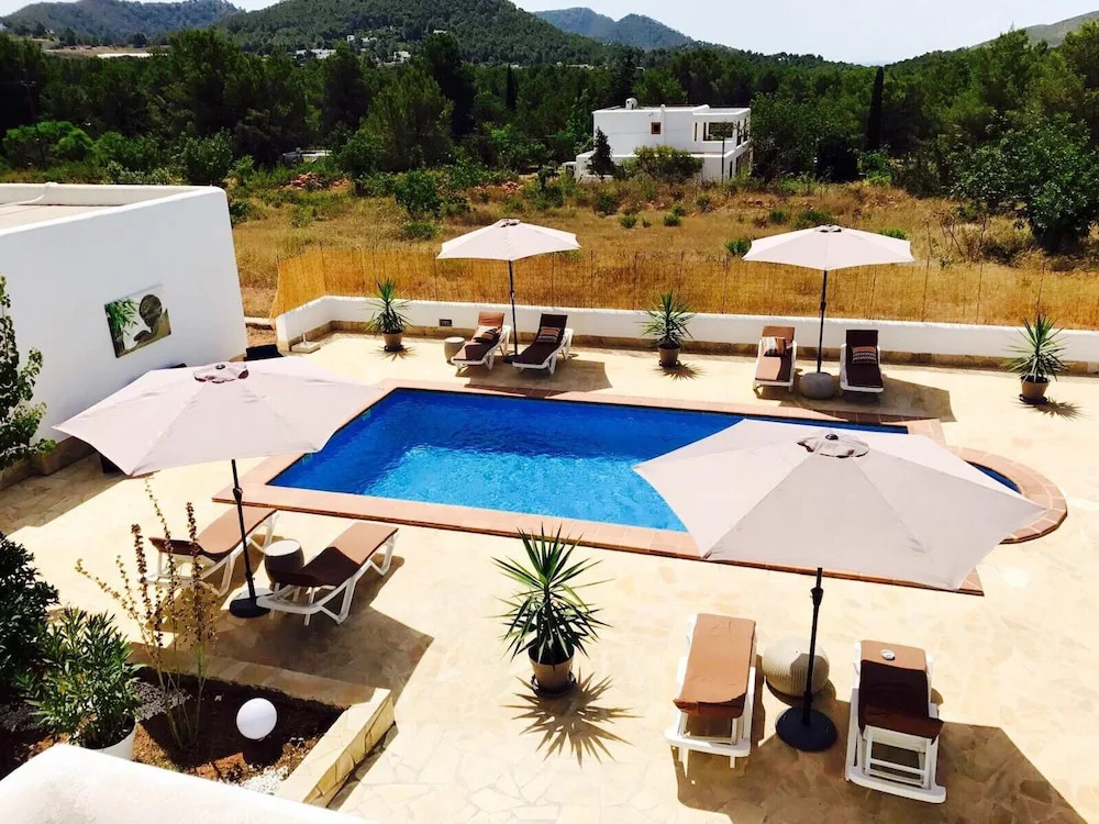 House with 4 Bedrooms in Santa Eulalia Del Río, with Wonderful Mountain View, Shared Pool, Enclosed Garden - 3 Km From the Beach