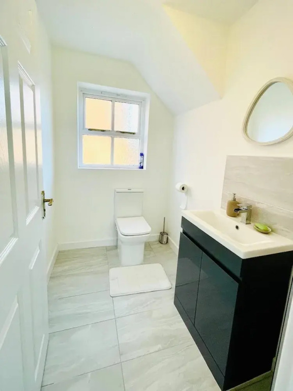 Stylish 3 BDR House With Free Parking Near Hulme
