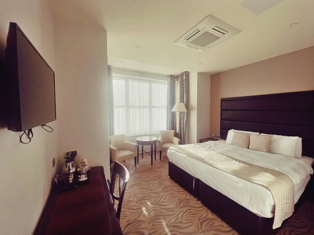 Prom Hotel