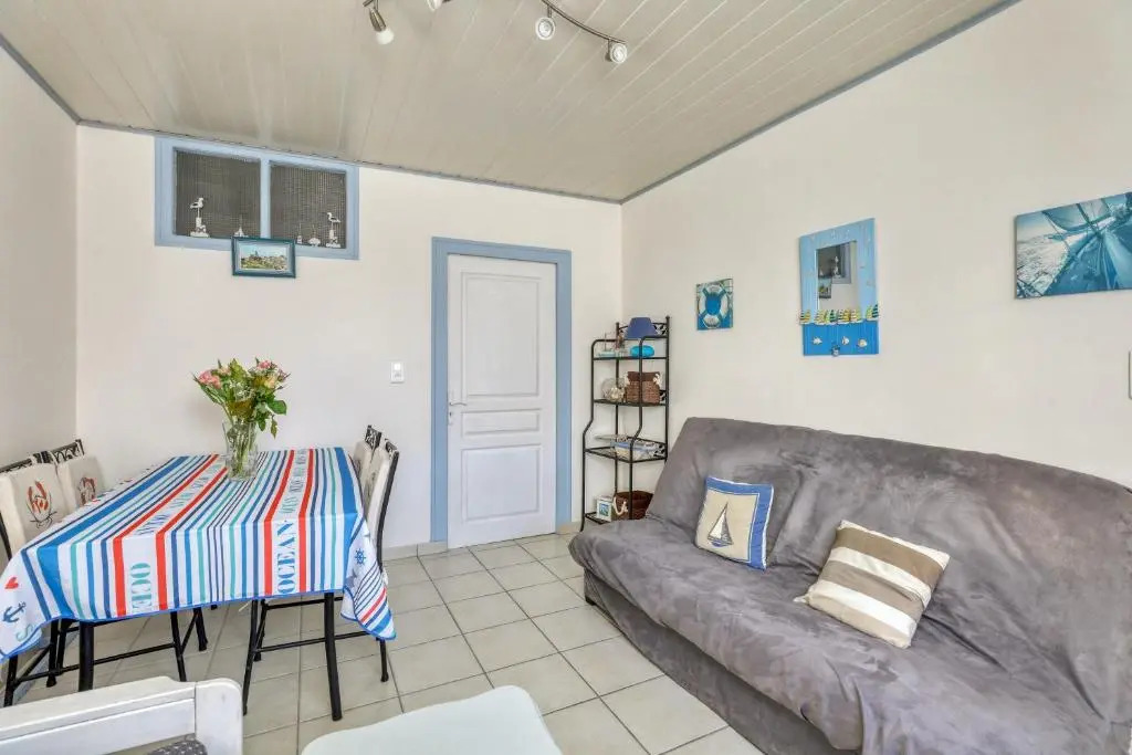 House With 2 Bedrooms In Lepine With Enclosed Garden 700 M From The Beach