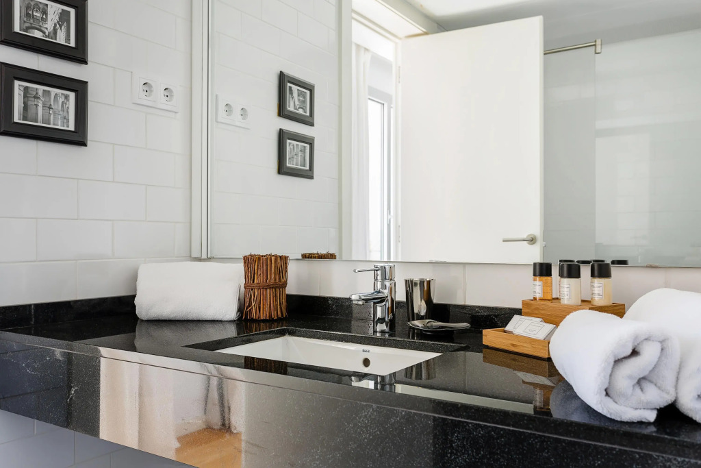 1 BR Rambla Suite & 2 Pools Rooftop Terrace Sea View - HOA 42152