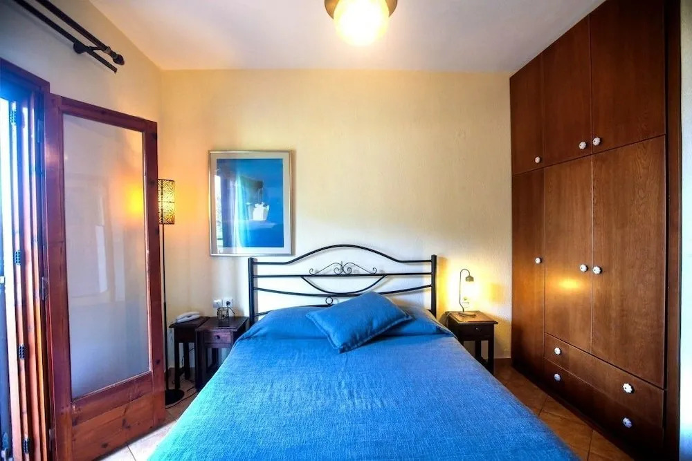 Anna Karra Studios & Apartments