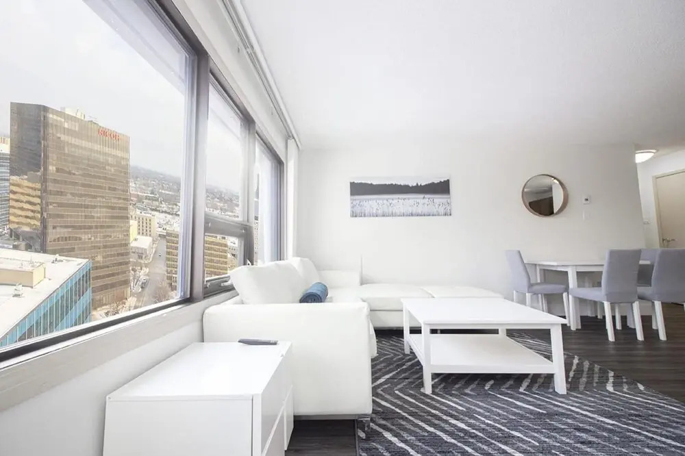 1 Bedroom Suite in Downtown Winnipeg With Parking