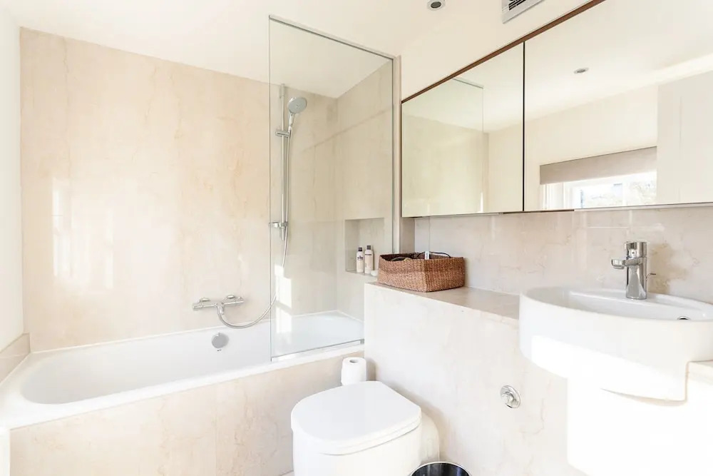 3 Bedroom Family House In Regents Park