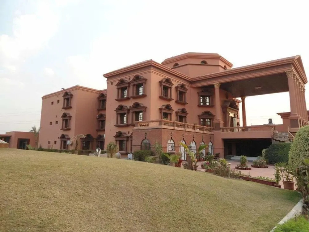 Garvaish Luxury Hotel