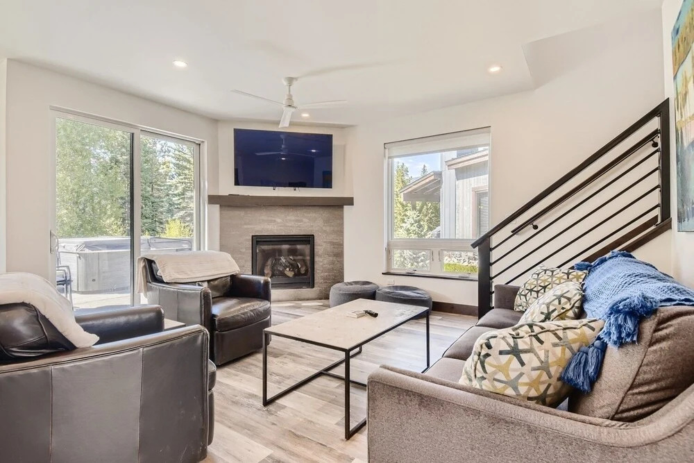 High-end Finishes, Private Hot Tub, Platinum Playcation, New Listing! 4 Bedroom Home by Redawning