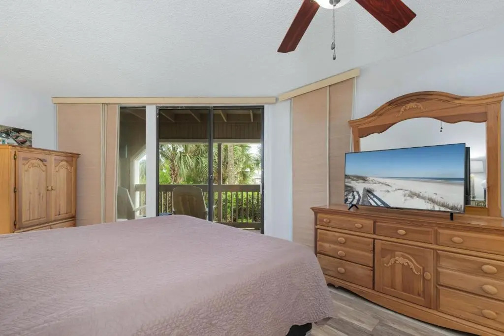 Hibiscus 103-B, 2 Bedrooms, Sleeps 6, Ocean Front, Ground Floor, 3 Pools