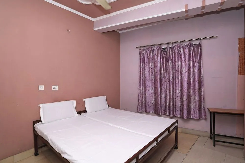 Spot On 40652 Hotel Sai Niwas