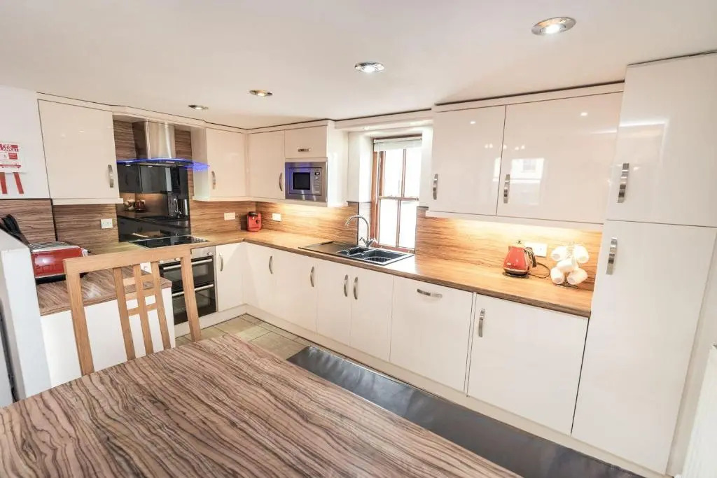 Bridge House Apartment 2