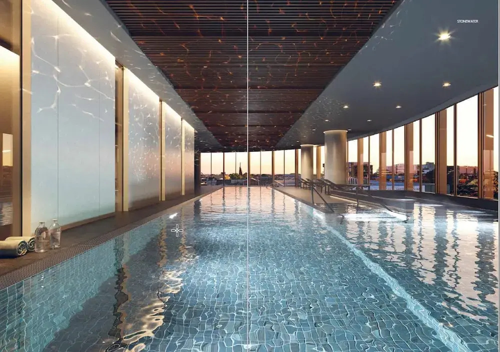 Chic 1-bed With Parking, Gym, Pool & City Views