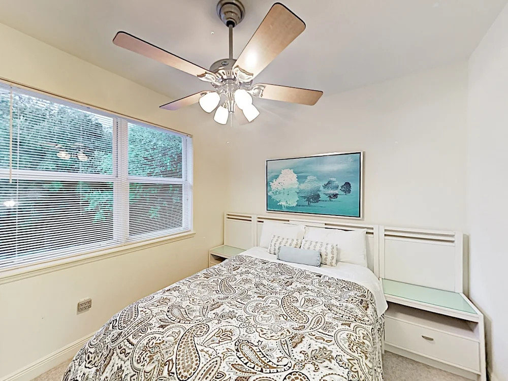 New Listing! Townhome W/ Pools & Balcony, By Beach 2 Bedroom Townhouse
