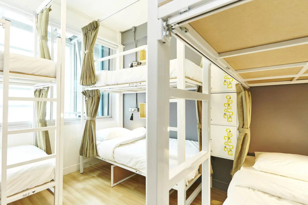 LiveitUp Asok Hostel