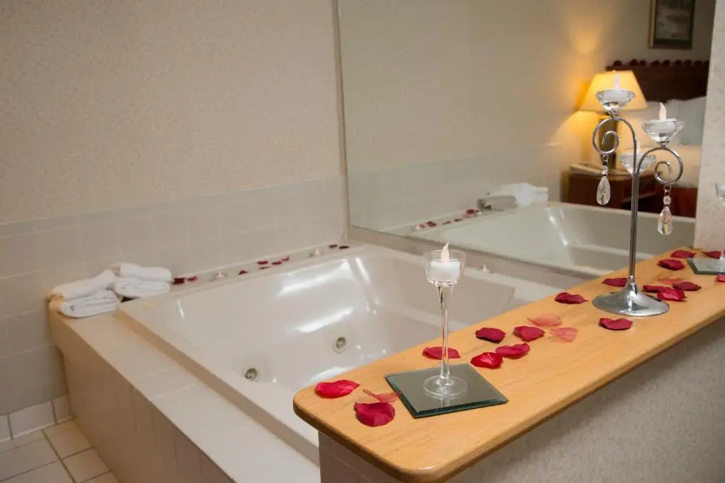 Carlton Lodge Hotel and Suites