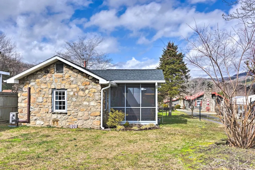 Screened Porch: 'the Rock Cottage' in Hot Springs