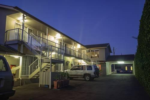 Redwood Manor Motel Apartments