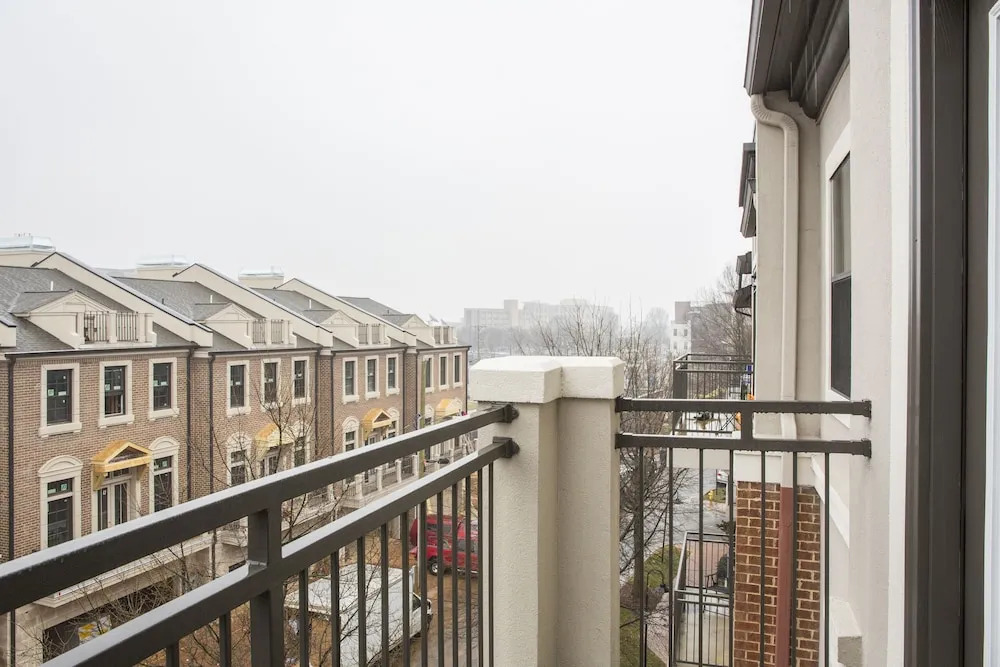Southend 2 BR Apt near Stadium by Frontdesk