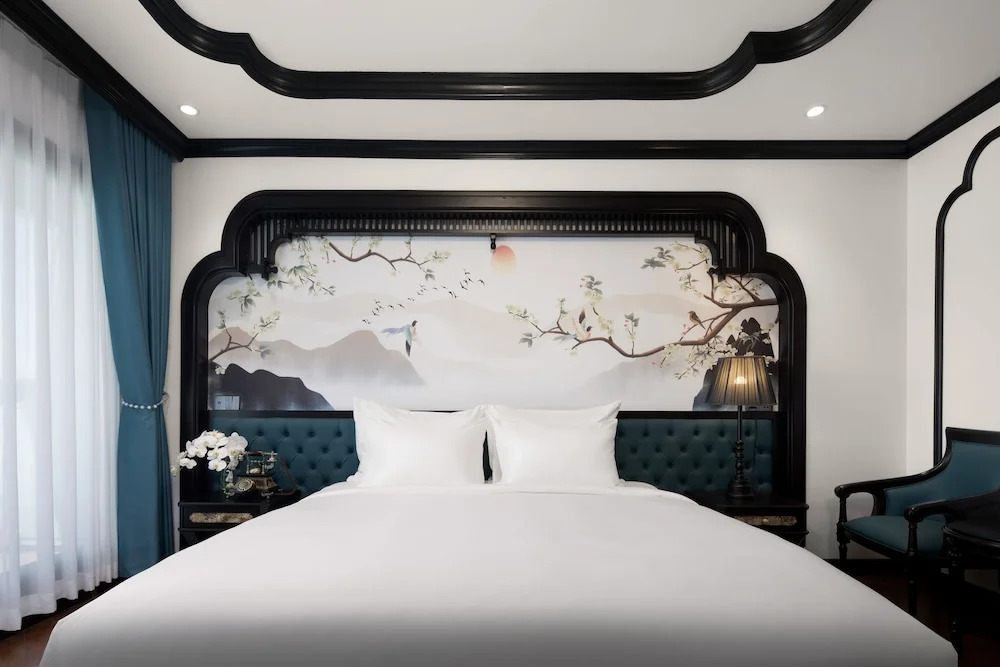 Catherine Cruises Ha Long Bay