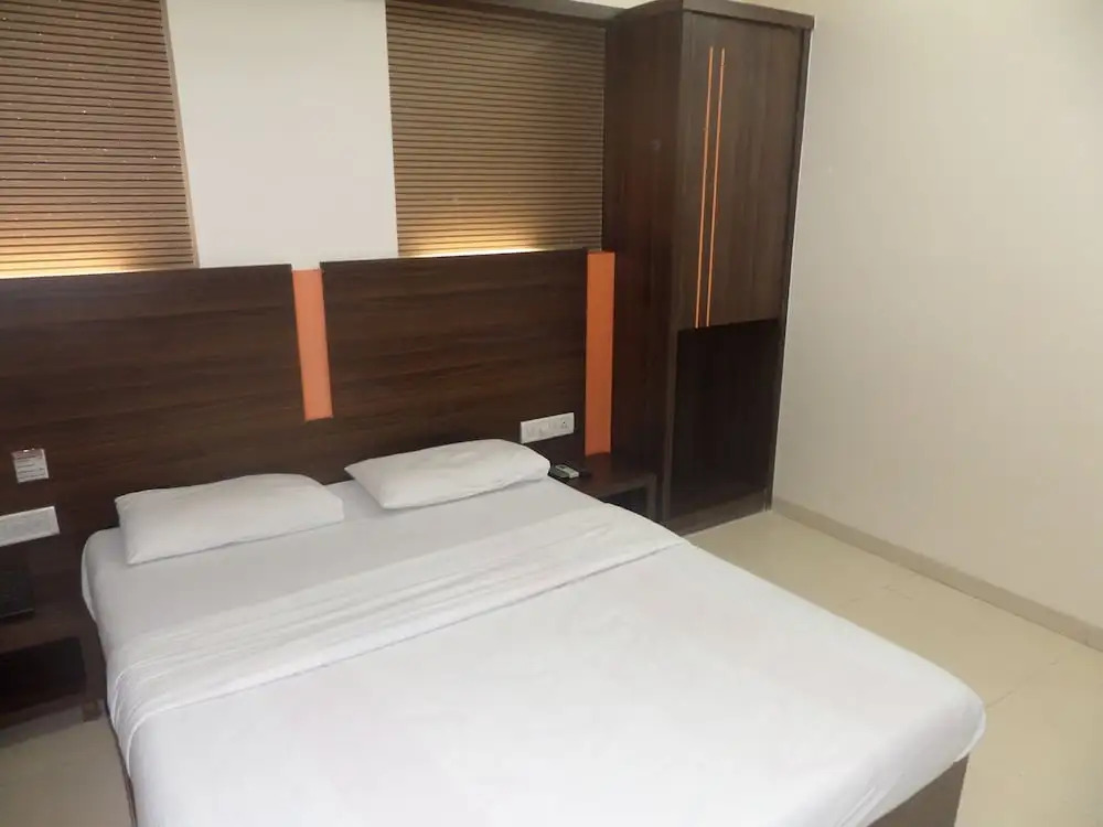 Hotel Rishi Residency Mumbai
