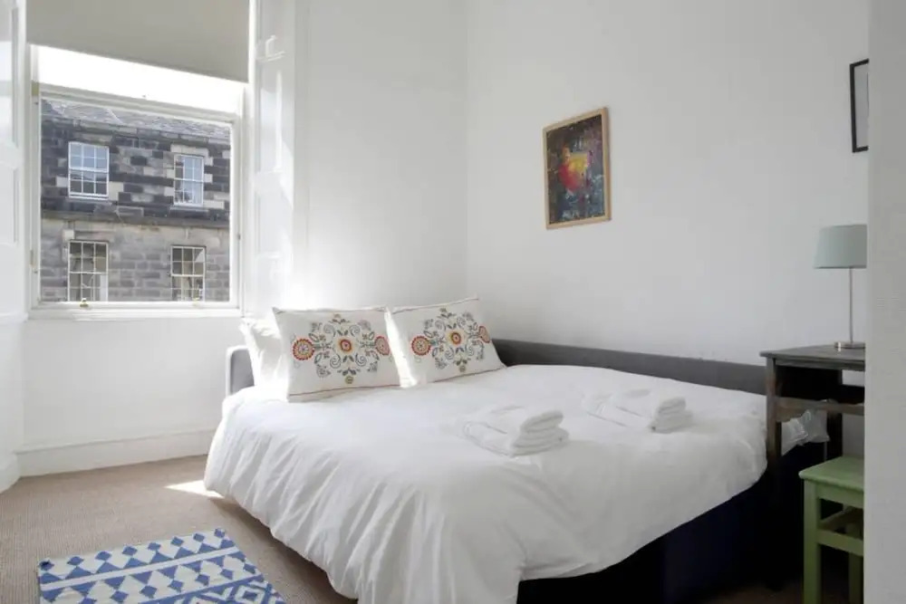 2 Bedroom Apartment in Georgian New Town