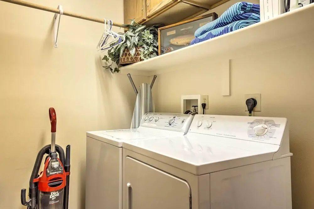 7 Mi to Skiing: Main St Frisco Condo w/ Balcony!