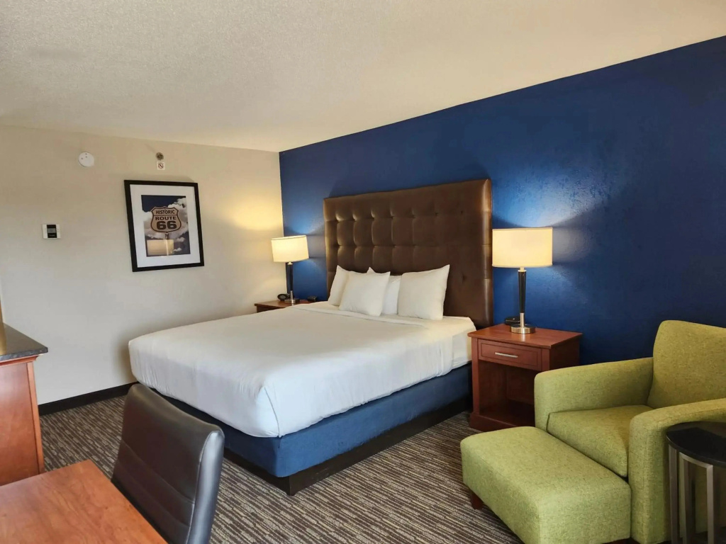 Heritage Inn & Suites St. Louis/Fenton, Trademark by Wyndham