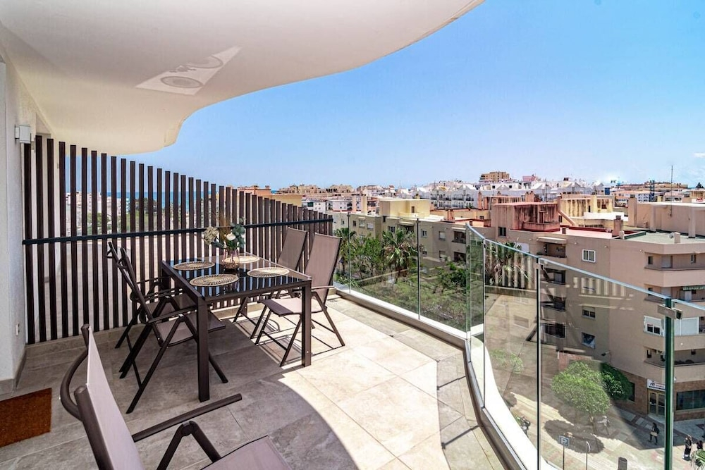 Inf4.6p - Spacious Holiday Home in Estepona