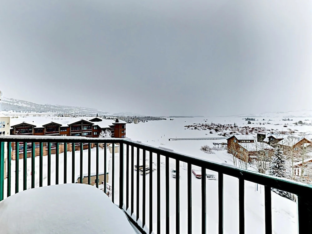 Lakepoint #708 - 3 Br Condo