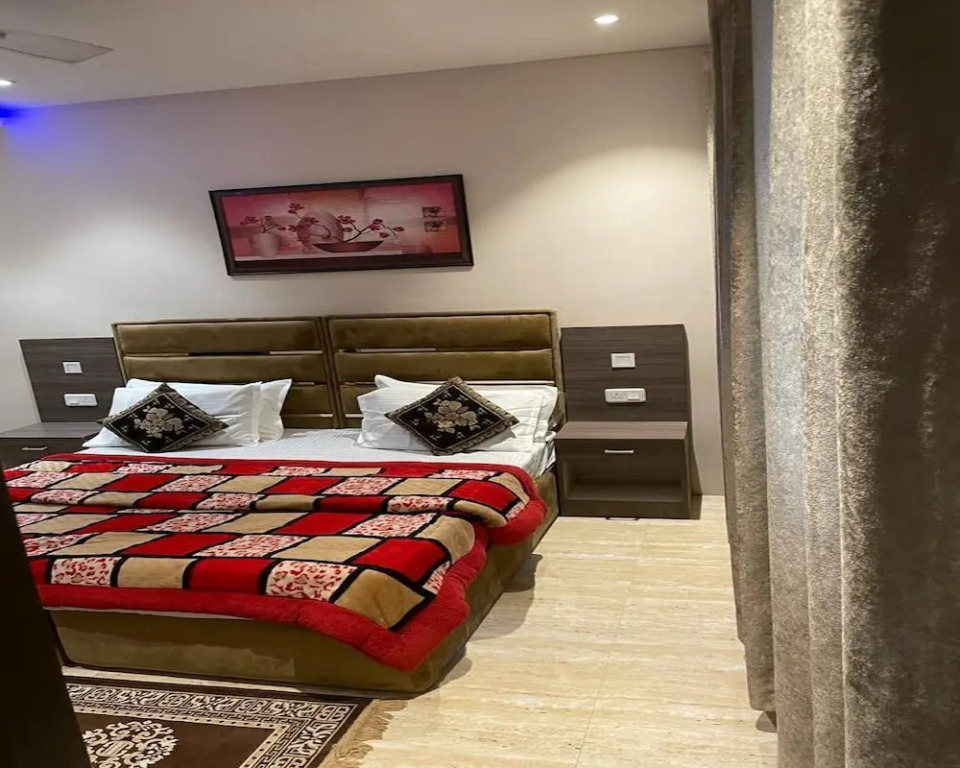 Hotel Pace Hero Honda Chowk