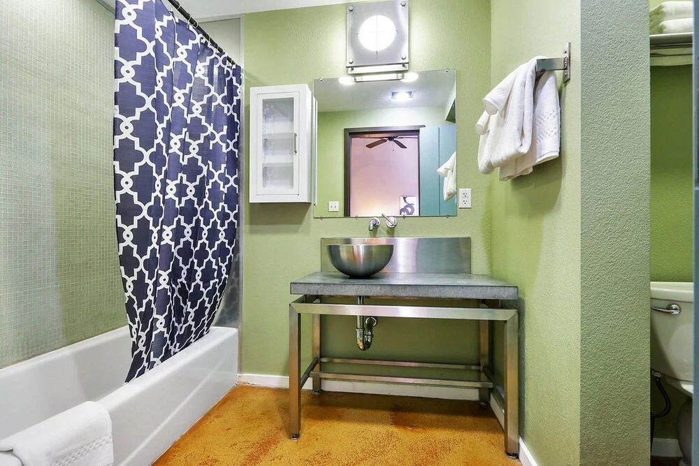 Inventive 2br/2.5 BA Industrial Apt by Domio