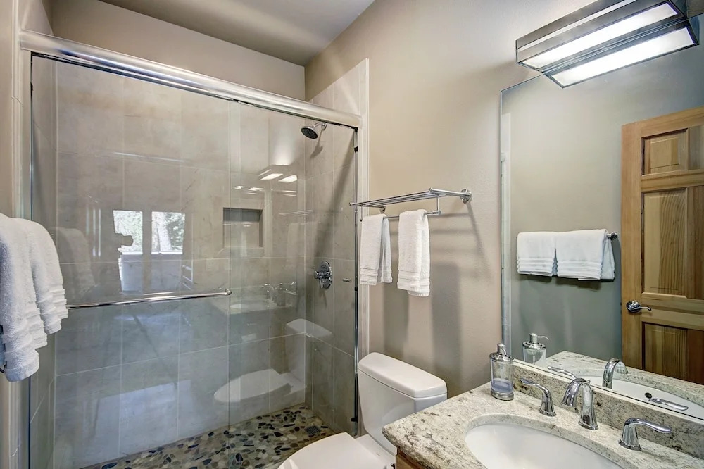 Tall Pines Lodge 4 Bedroom Townhouse by RedAwning