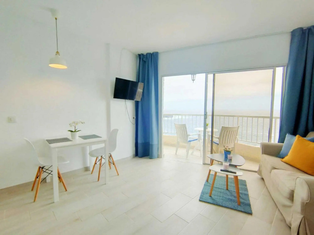 Studio with wonderful ocean view and WiFi