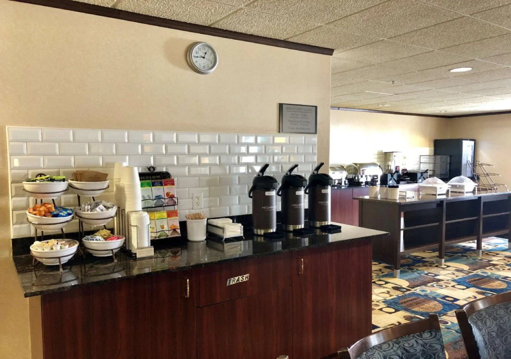 Country Inn & Suites by Radisson, Mt Pleasant-Racine West, WI