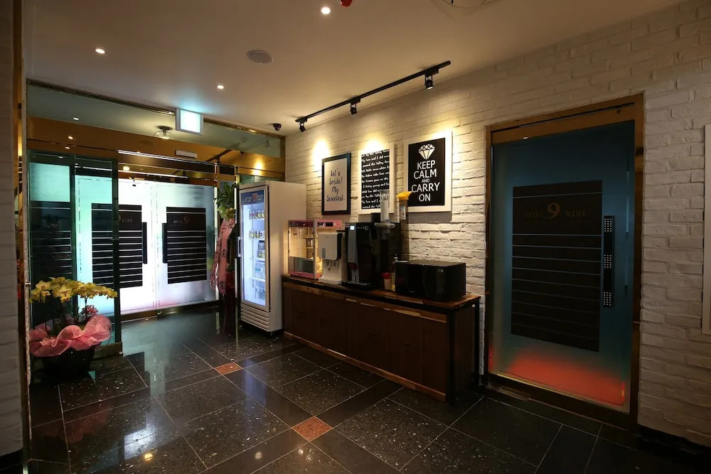 Hotel Nine