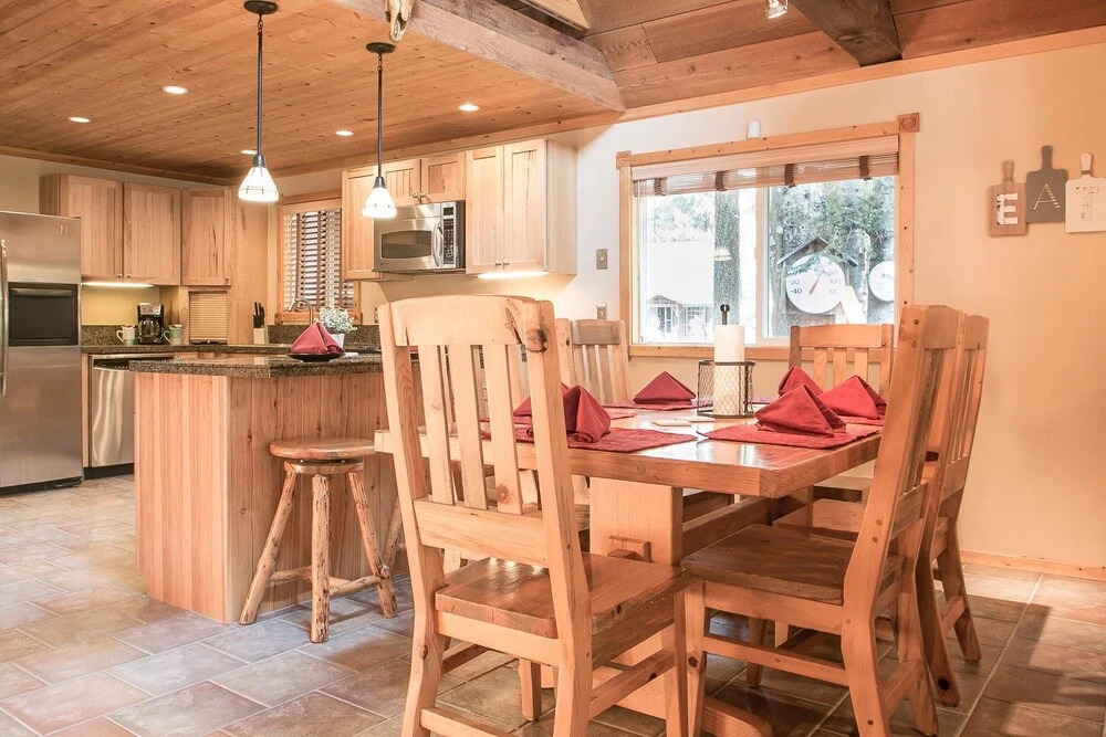 Log Hauler Haus Apartment 3 NW Comfy Cabins
