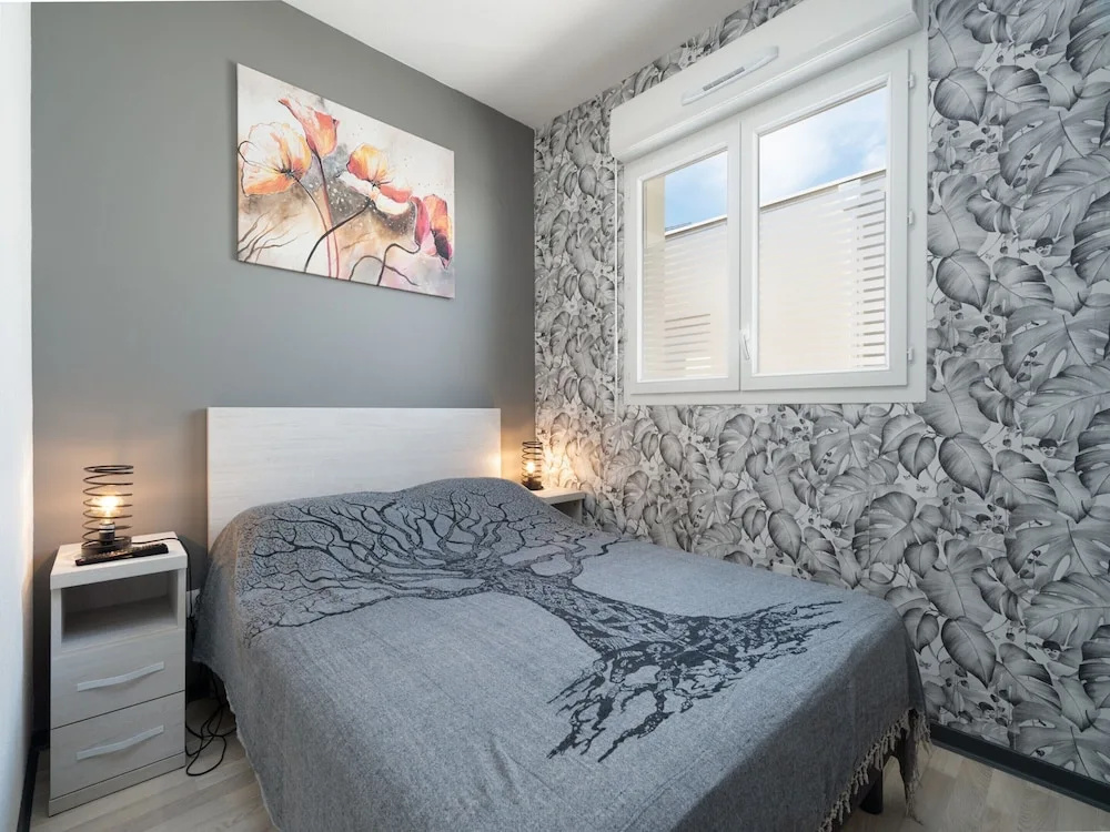 Cozy Villa Near Serignan Beach