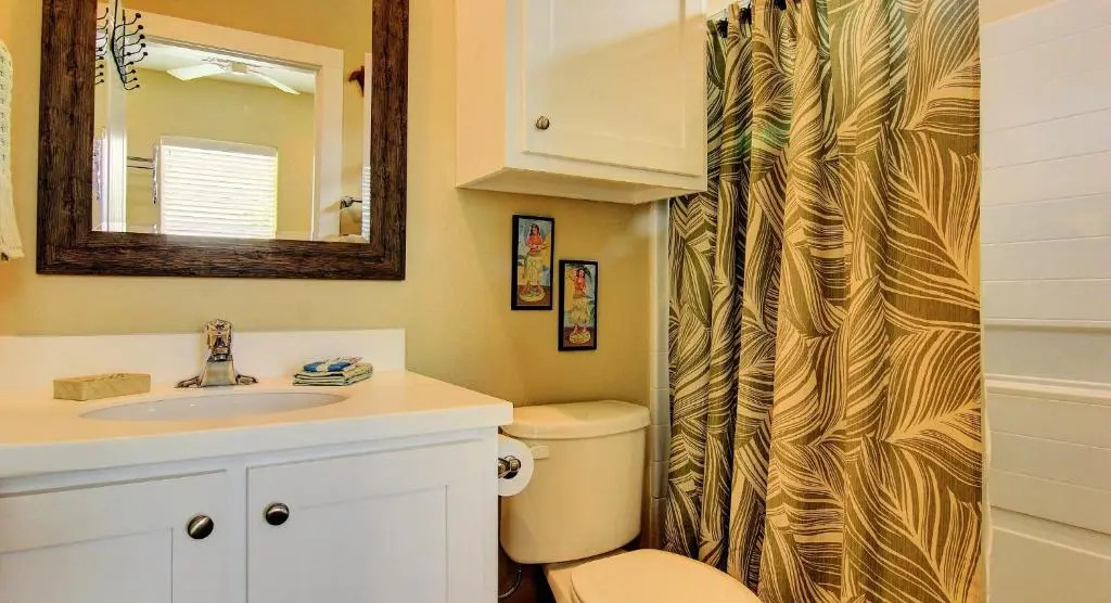 OV2 House on Stilts with Beachy Decor, Near Beach, Balcony Overlooking Private Pond, Shared Pool