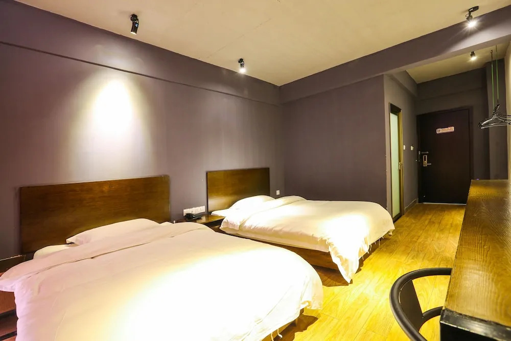 Comma Travel International Youth Hotel