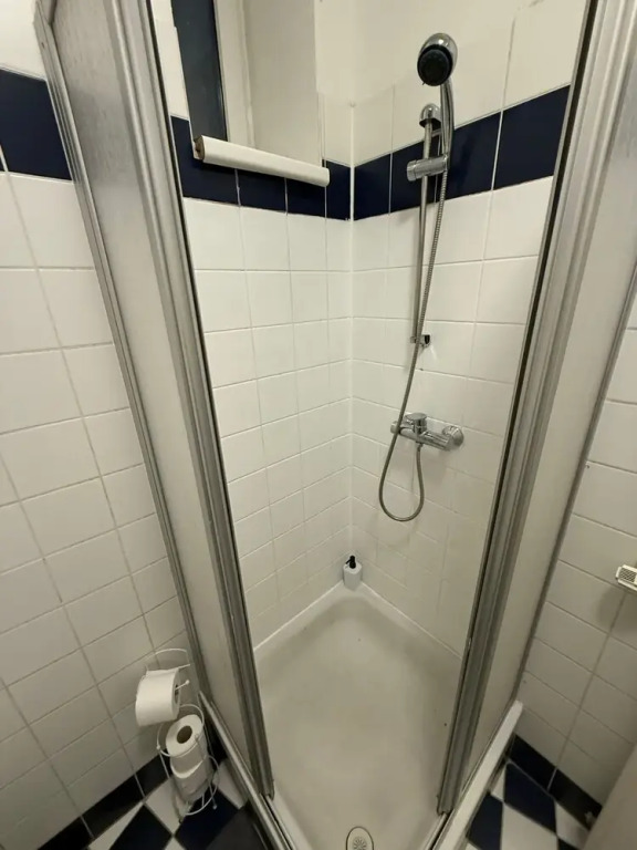 2BR Plus LR Apartment Sleeps 6 Central