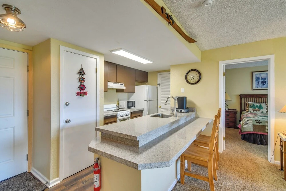 1 Mi to Granby Ranch: Cozy Condo w/ Fireplace