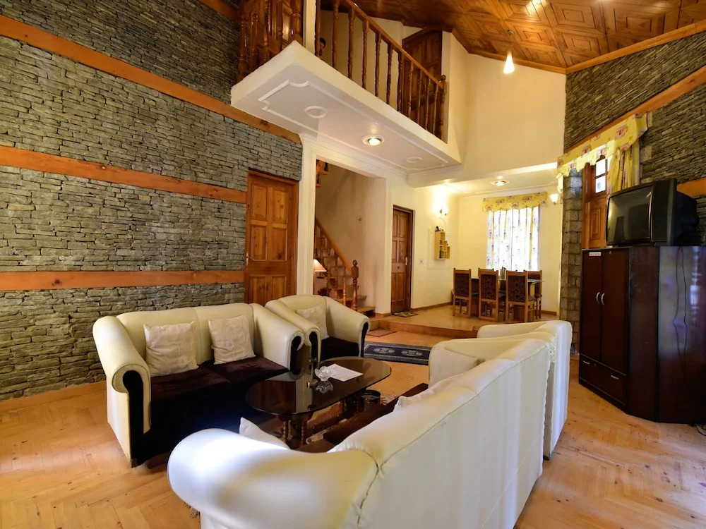 OYO 13352 Home Modern Stay 3BHK Hadimba Temple