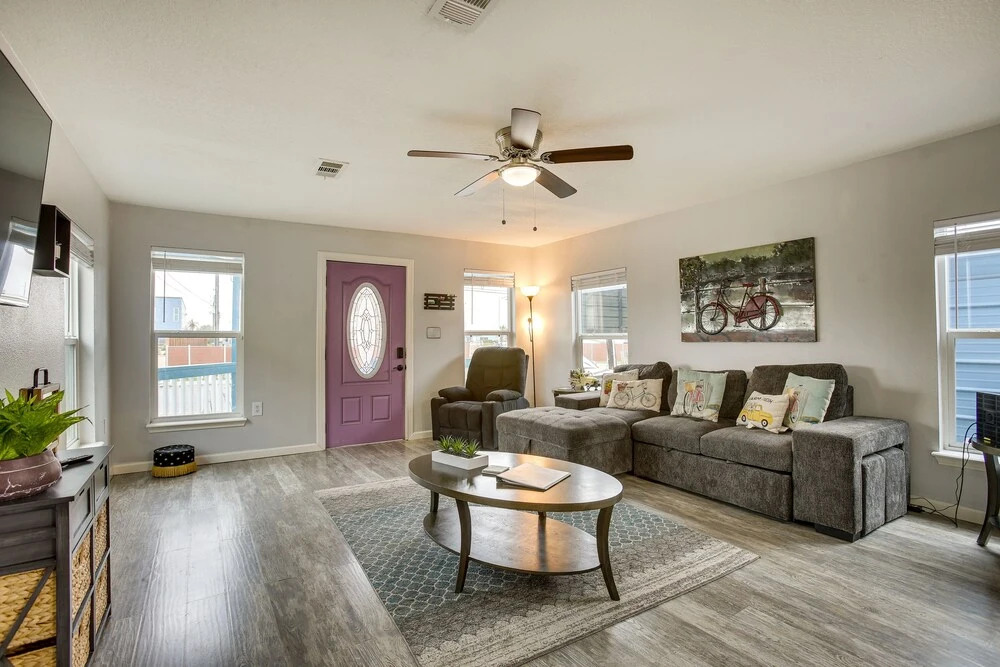 Galveston Cottage ~ 1 Mi to Beach: Pet Friendly!
