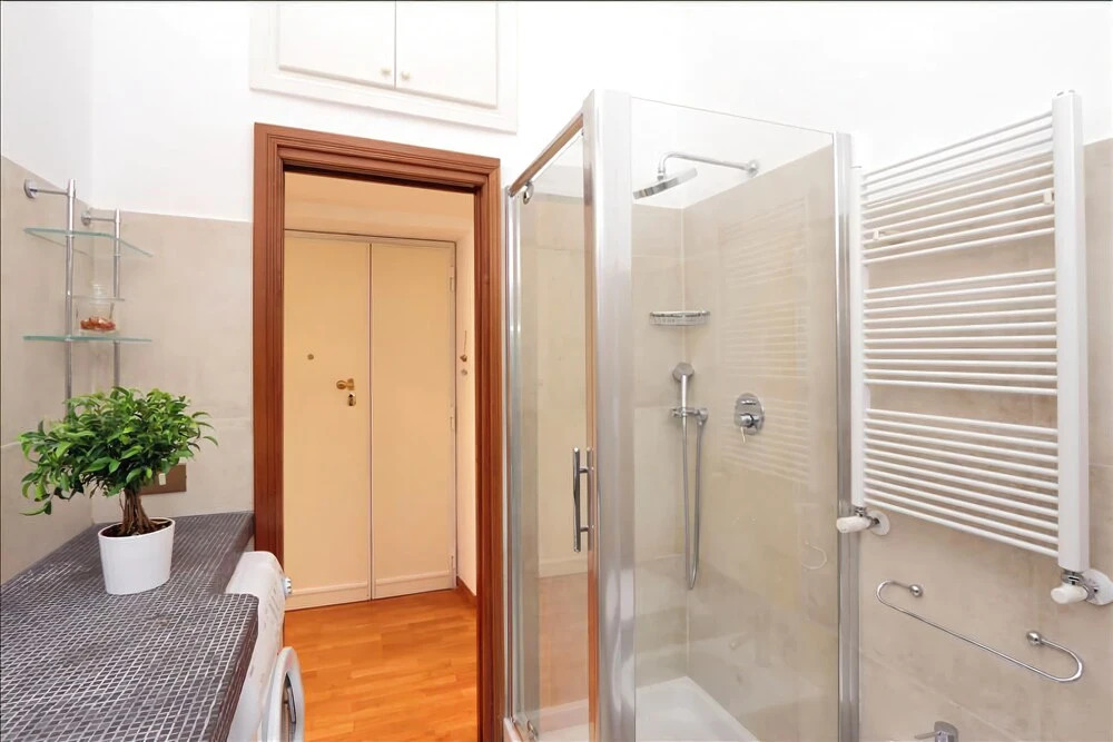 Bright one bedroom Halldis apartment close to St Peter’s square.