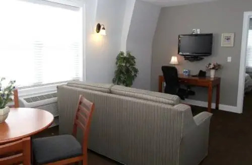 Crescent Suites Hotel
