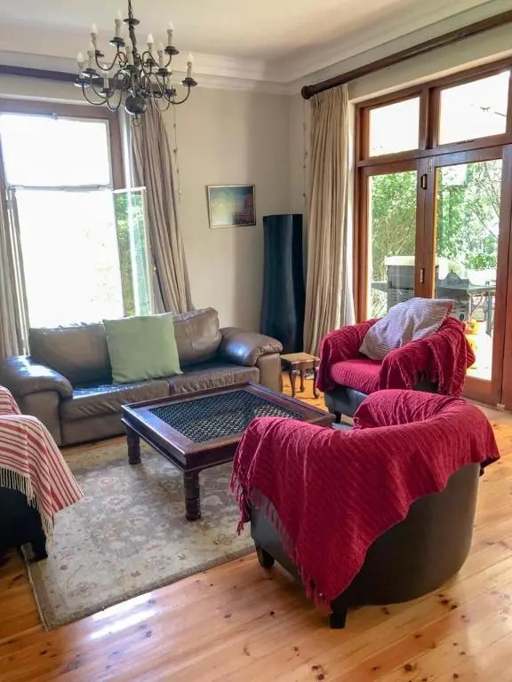 Secret Palace - Large 5 bedroom Family Home
