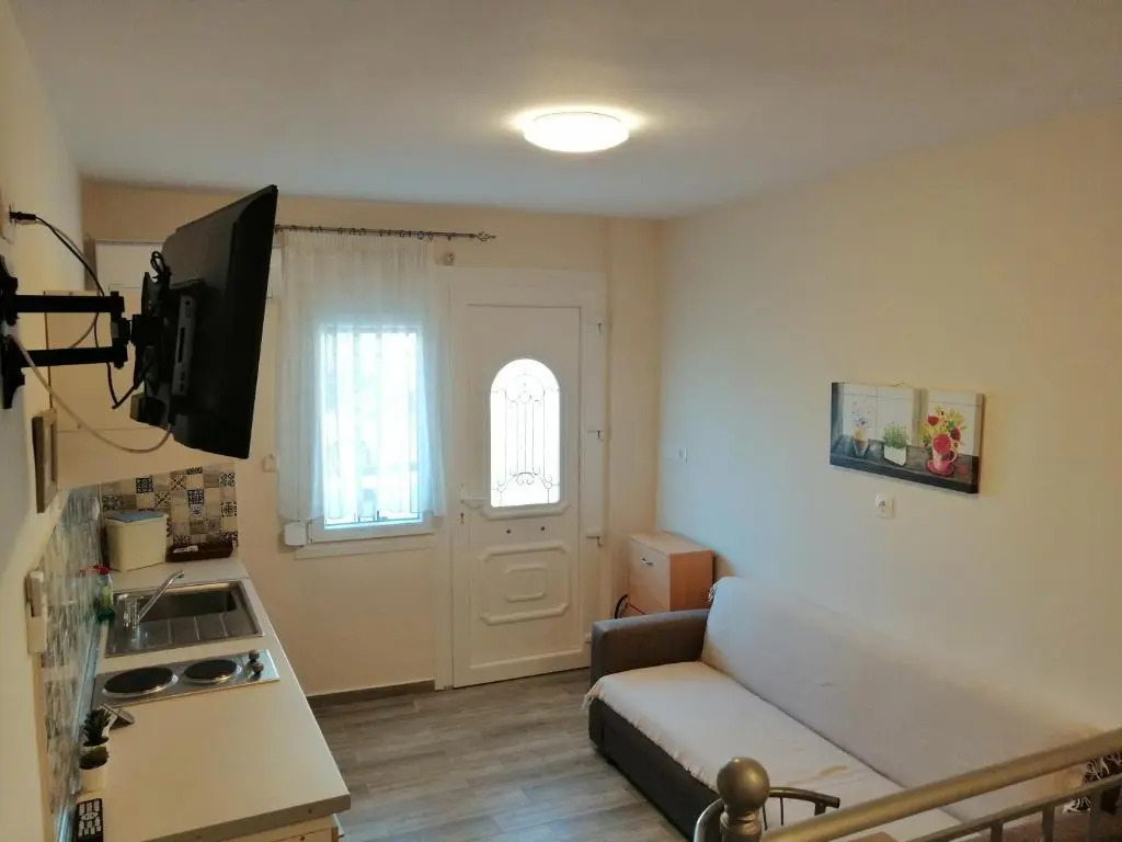 Marinas Apartments - White & Stone Apartment
