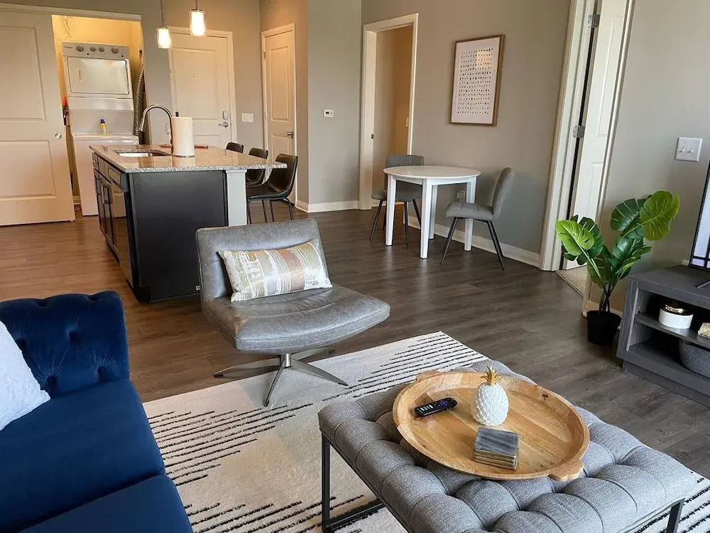 Skyline View 2BR w Balcony Free Parking W D