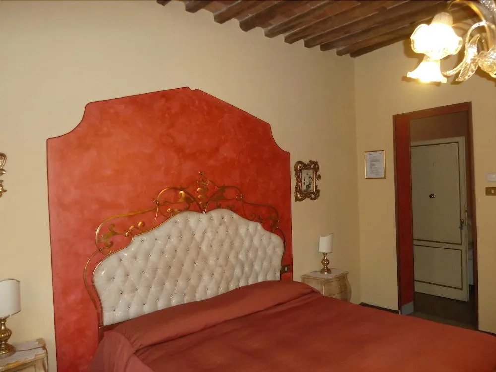 Antica Residenza Santa Chiara -City Center