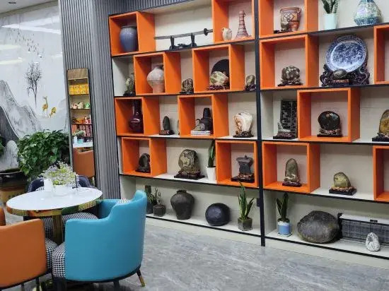 Ease Hotel (Linxia Central Square)